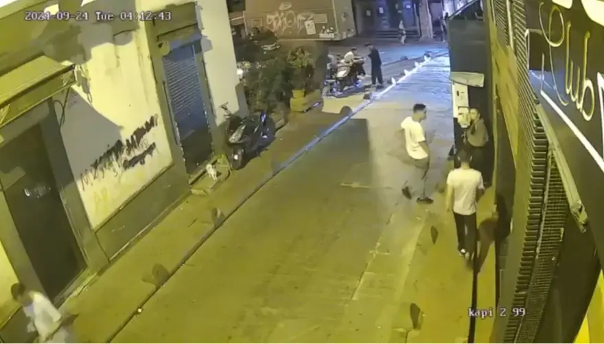 Beyoğlu'nda sokak ortasında taciz | "Amcamın kızı" diyerek kendini savunan şüpheliler tutuklandı Beyoğlu'nda sokak ortasında taciz | "Amcamın kızı" diyerek kendini savunan şüpheliler tutuklandı