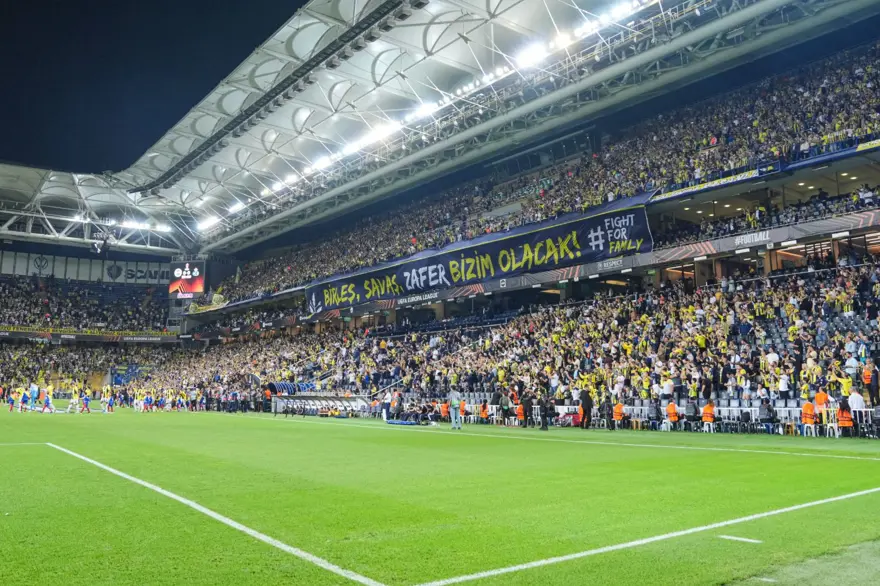 Fenerbahçe Avrupa Ligi'ne galibiyetle başladı: Kadıköy'de 3 gol 2 kırmızı kart! 33