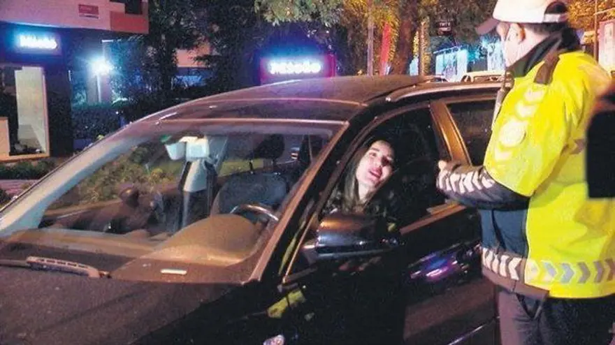 Ece Sükan'ın olaylı gecesi: Ehliyetine el konuldu 2 Ece Sükan'ın olaylı gecesi: Ehliyetine el konuldu 2