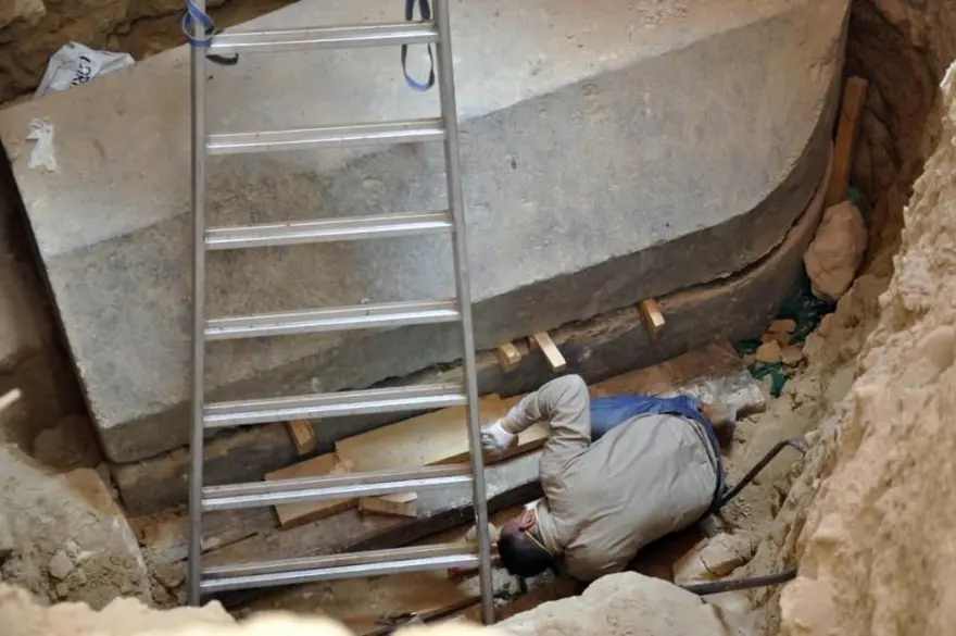 Büyük İskender'e ait olduğu düşünülen 2500 yıllık lahit açıldı 8