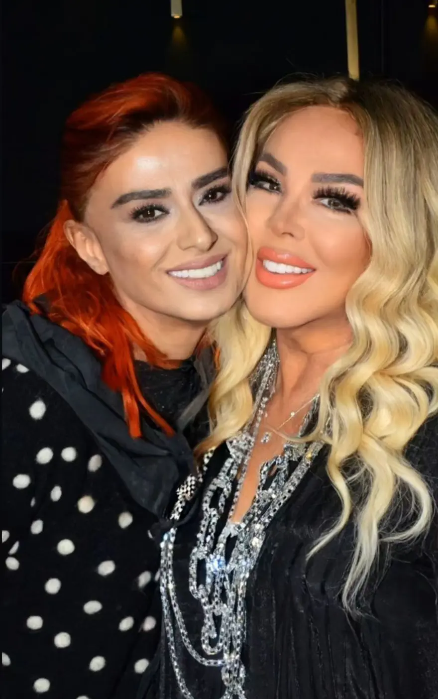 Safiye Soyman filtreyi abarttı, Yıldız Tilbe'den tepki gecikmedi: Göz bebeklerimizi bile germişsin Safiye 1 Safiye Soyman filtreyi abarttı, Yıldız Tilbe'den tepki gecikmedi: Göz bebeklerimizi bile germişsin Safiye 1