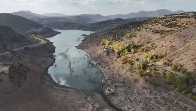 15 yıldır sular altında kalan köy tamamen ortaya çıktı