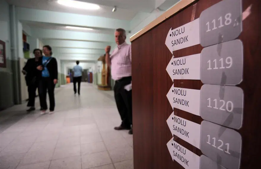 Türkiye sandık başındaydı 11