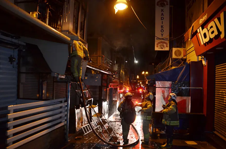 Kadıköy'de restoran yangını 