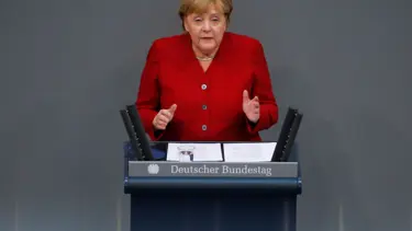 Merkel’den Afganistan açıklaması: Taliban ile görüşmeler devam etmeli