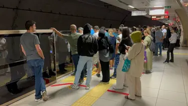 İstanbul'da metro arızası: Yolcular vagonda kaldı