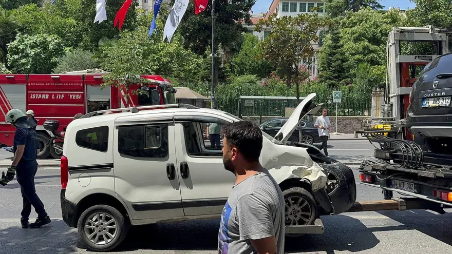 Şişli’de trafiği durduran kaza 