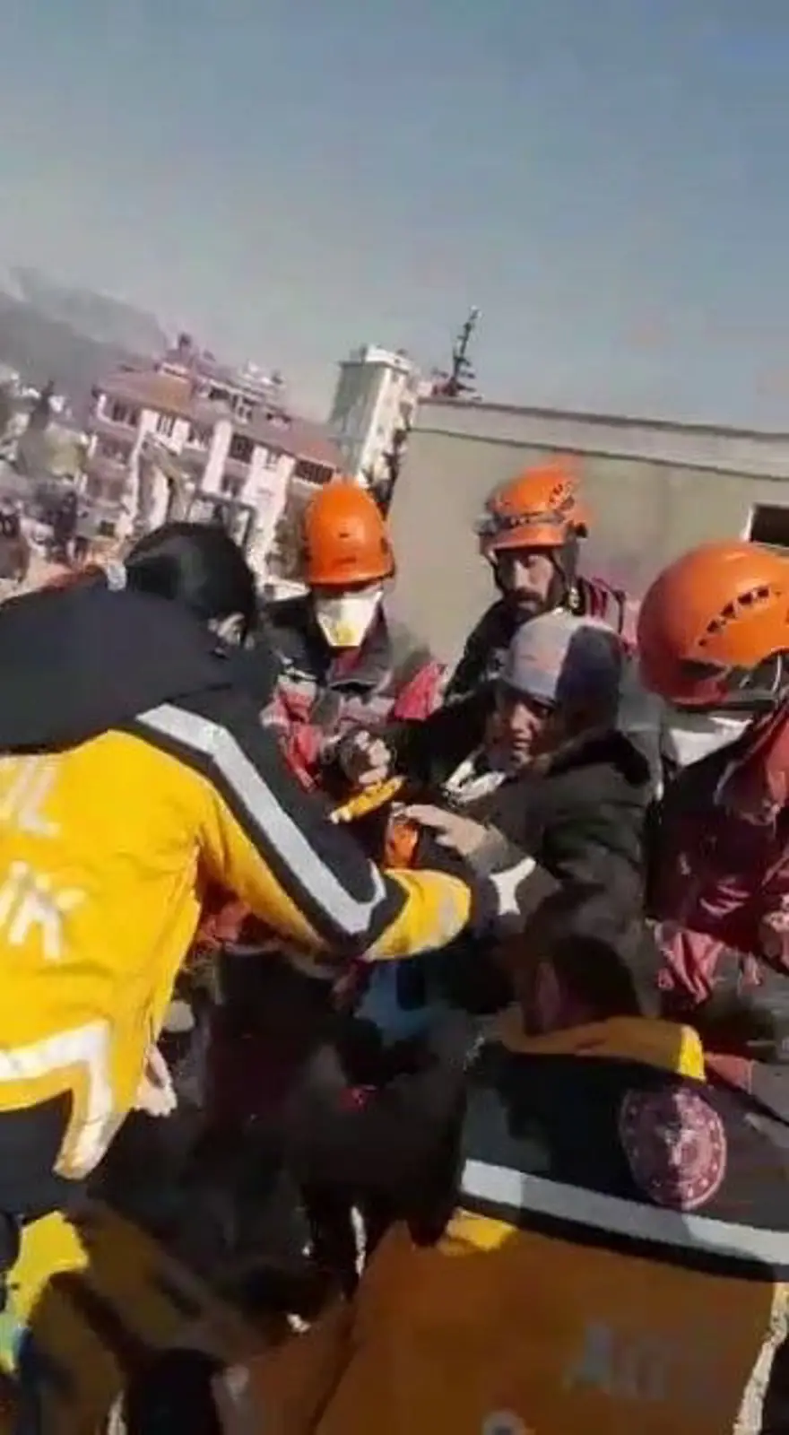 Deprem bölgesinden mucize kurtuluşlar 31