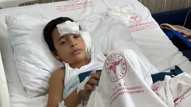 Üzerine demir kapı devrilen çocuğun tedavisi sürüyor