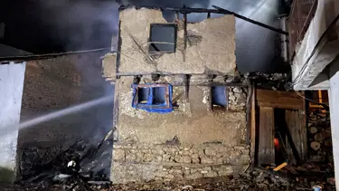 Bursa'da ahır yangını: 10 büyükbaş hayvan öldü