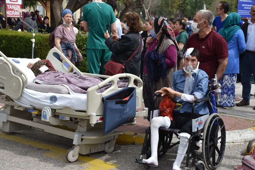 Antalya'da hastanede yangın paniği: Hastalar sedyelerle tahliye edildi 2