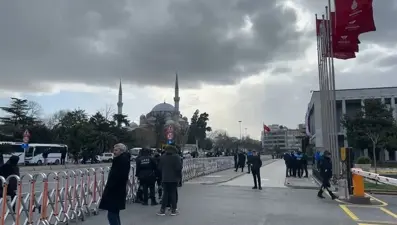İstanbul'da hangi yollar kapalı? İstanbul Valiliği'nden yeni karar: Bazı yollar 24 saatliğine trafiğe kapatıldı