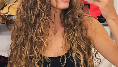 Serenay Sarıkaya'dan saç uzatan 3 malzemeli doğal tarif! 1 saat bekletmek yetiyor