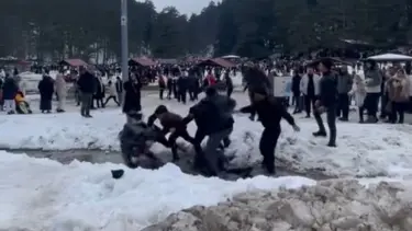 Hamsi festivalinde yumruklar havada uçuştu