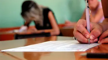 ‘KPSS sürerken soruları yayımladılar'