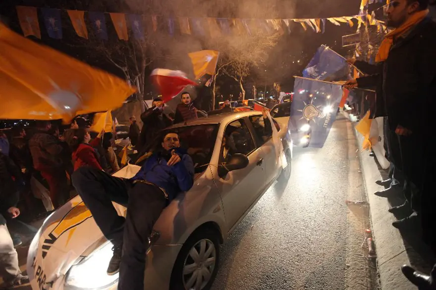 LE MONDE: AÇIK ARA KAZANDI 15