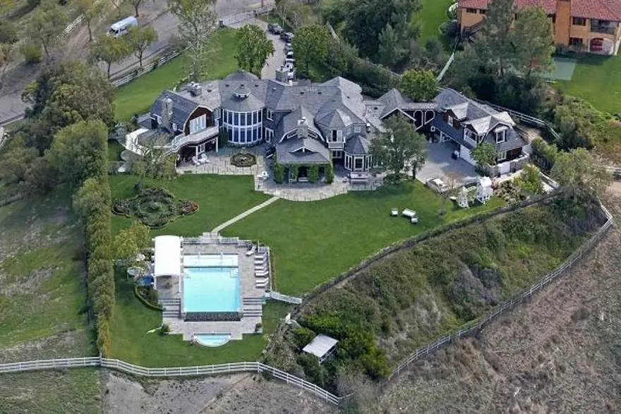 Christina Aguilera'nın Beverly Hills'teki bu evi 11,5 milyon dolar. 16 Christina Aguilera'nın Beverly Hills'teki bu evi 11,5 milyon dolar. 16