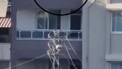 Düğünde maganda ateşi: Çatıya çıkıp defalarca ateş etti