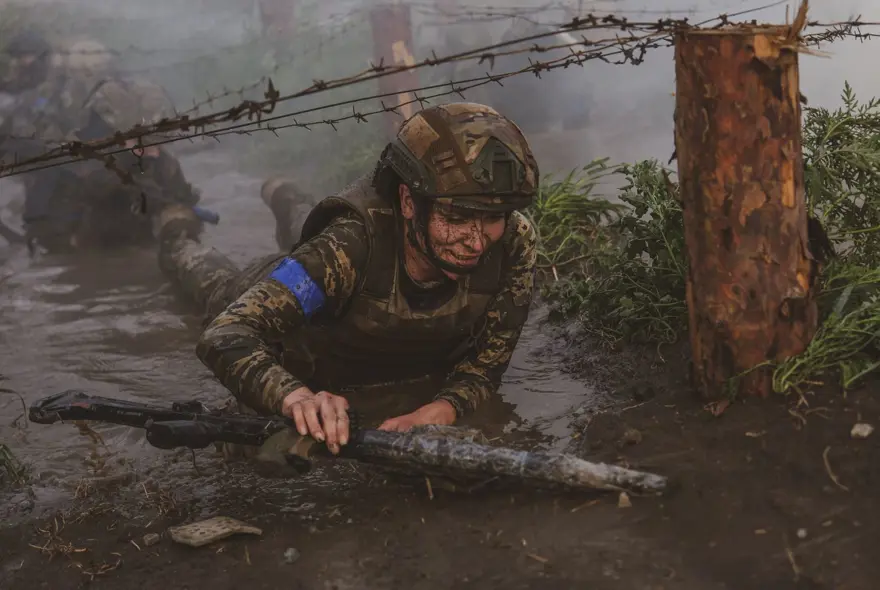 Ukraynalı kadınlar cephede görev almak için hazırlık yapıyor 67 Ukraynalı kadınlar cephede görev almak için hazırlık yapıyor 67