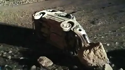 Tunceli’de otomobil şarampole yuvarlandı: 2 yaralı