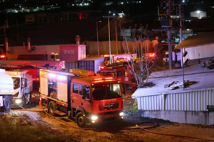 Bursa'da mobilya fabrikasında yangın 1