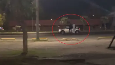 Samsun’da kazaya davetiye: Hareket halindeki aracın üzerine çıktılar