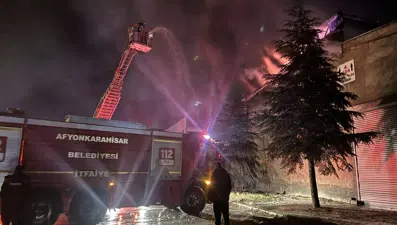 Afyonkarahisar'da beyaz eşya deposunda yangın