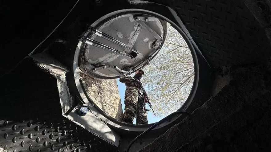 Kasalarla dolu tüneller, kilitli zırhlı kapılar: Esad'ın kardeşinin Suriye'deki gizemli odaları bulundu Kasalarla dolu tüneller, kilitli zırhlı kapılar: Esad'ın kardeşinin Suriye'deki gizemli odaları bulundu