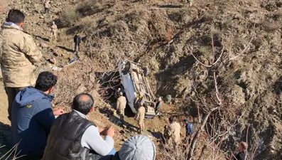 Batman’da kamyonet 300metrelik uçuruma yuvarlandı: Bir ölü, üçü ağır altı yaralı