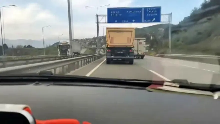 Ne yaptıysa yetişemedi! Trafiği birbirine katan kamyona ceza 2