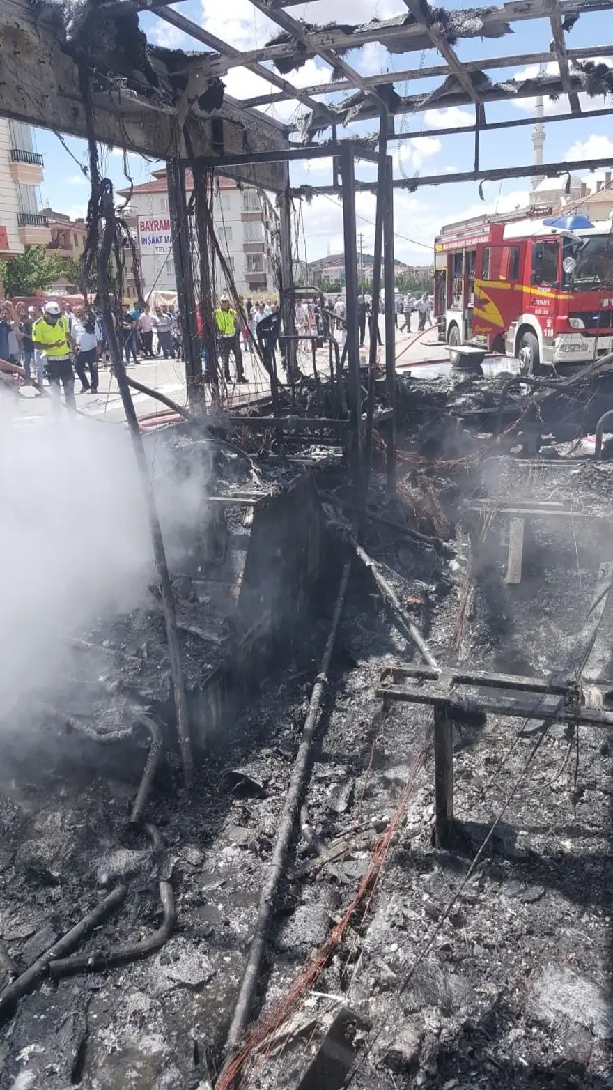 Halk otobüsü alev alev yandı 7