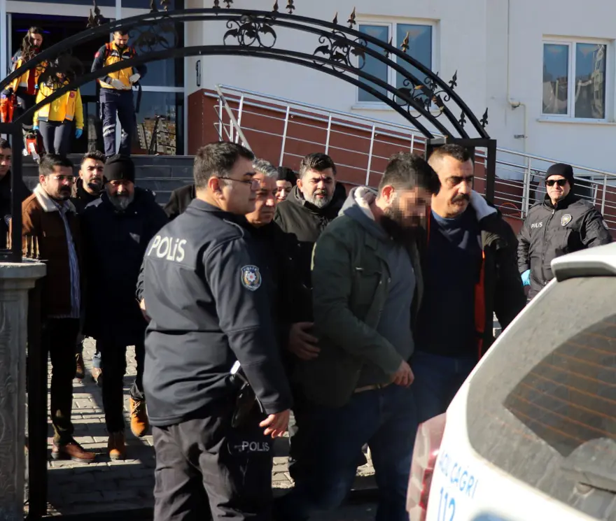 Kayseri'de hareketli dakikalar: 7 yaşındaki oğlunu vurup kendini eve kilitledi 6