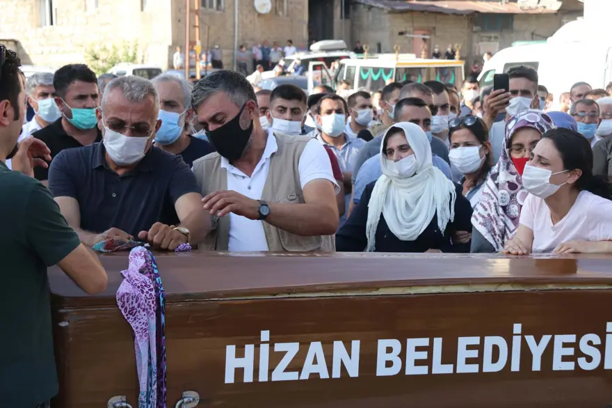 Hüzünlü veda: Pınar Gültekin son yolculuğuna uğurlandı 1