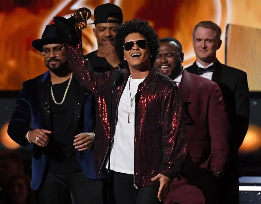 'Geleceğin Michael Jackson'ı Bruno Mars Grammy Ödülleri'ne damga vurdu 2