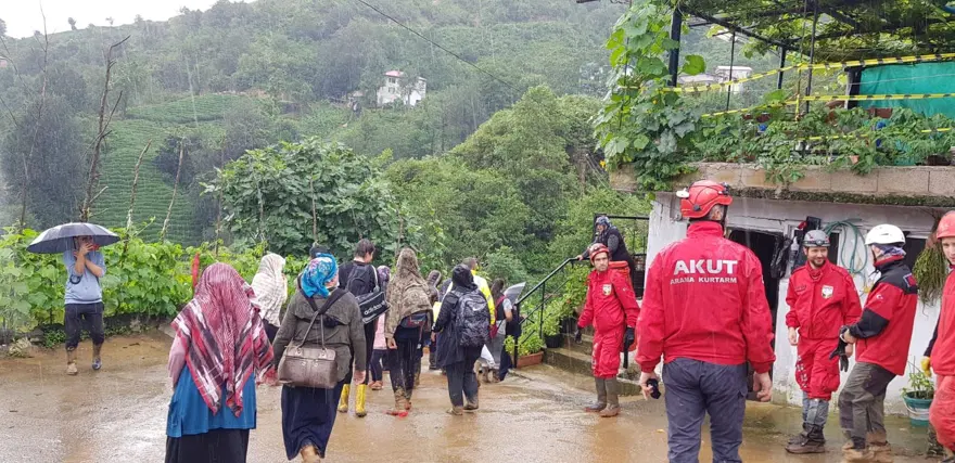 Rize'deki sel felaketinin hasarı gün ağarınca ortaya çıktı 8 Rize'deki sel felaketinin hasarı gün ağarınca ortaya çıktı 8