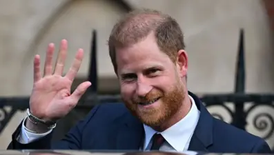 Prens Harry'den Kraliyet ailesine zeytin dalı