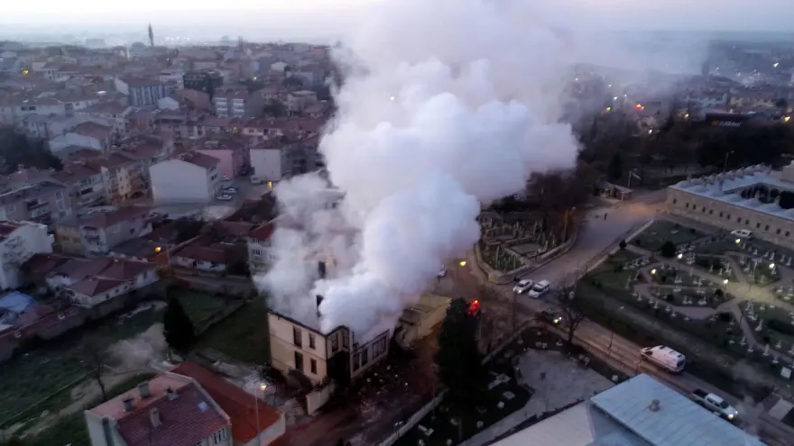 Edirne'de tarihi müftülük binasında yangın 15