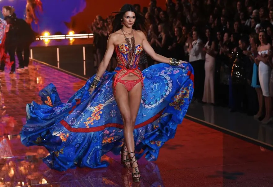 Victoria's Secret'ın yeni melekleri podyumda 55
