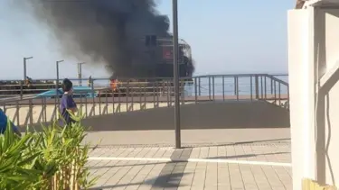 Balıkesir Edremit'te tur teknesi alev alev yandı