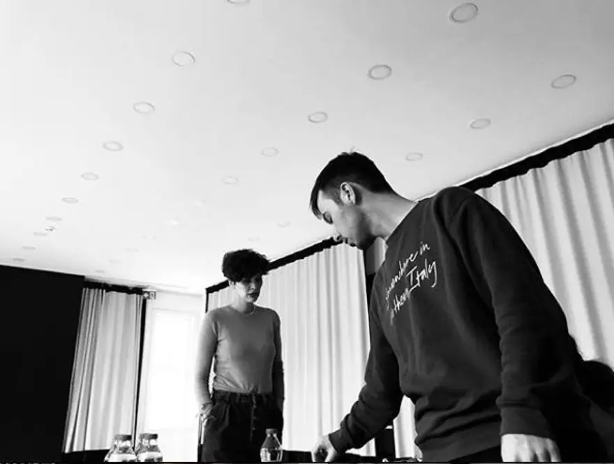 Bergüzar Korel 15 yıl sonra tiyatro sahnesinde (Kızlar ve Oğlanlar) 2