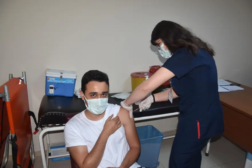 Türkiye'de üçüncü doz aşılama başladı: İşte 5 soruda merak edilenler 11