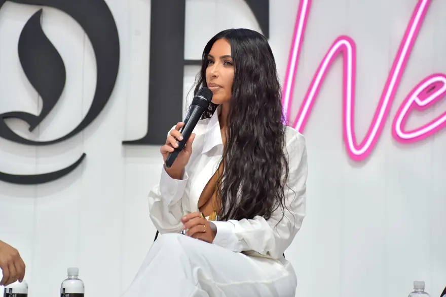 Kim Kardashian 5 dakikada 5 milyon dolar kazandı (Sadece sosyal medya kullandı) 2