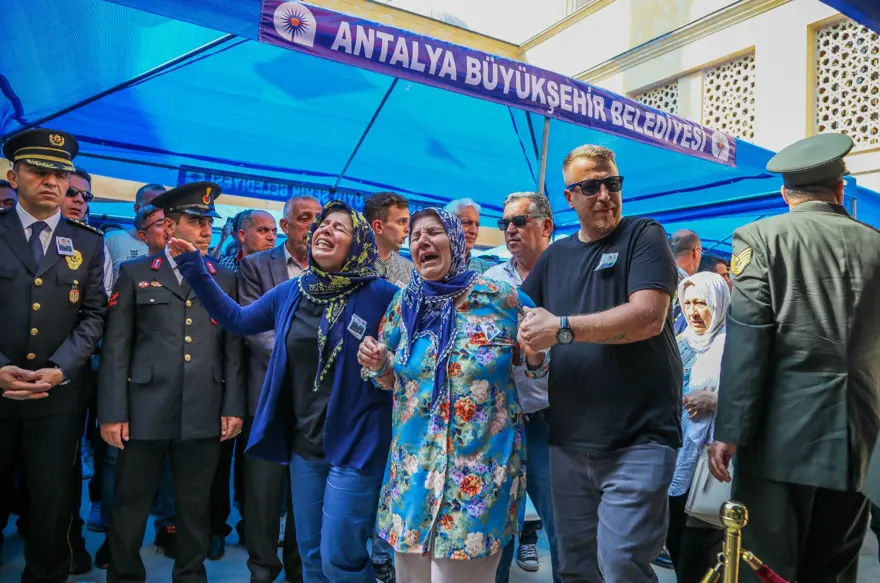 Pençe-Kilit şehitlerine veda 10