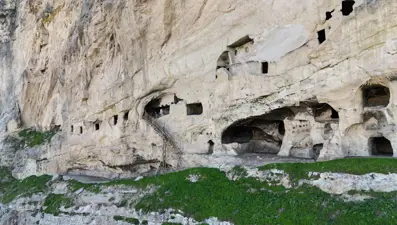 Kimi in deliği diyor kimi derviş hücresi: Urartu mağaraları definecilerin hedefinde