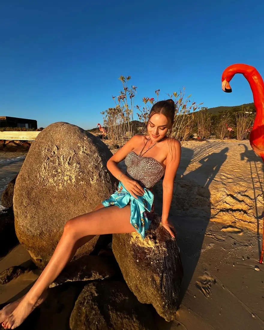 Ünlü oyuncu Fahriye Evcen'den tatil kareleri 2