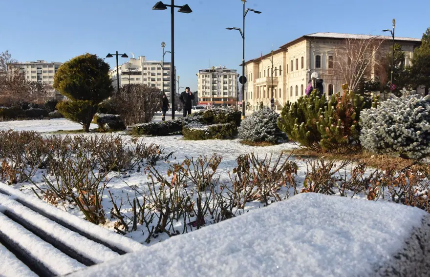 Sivas'ta hava sıcaklığı eksi 10 derece: 99 yerleşim yerine ulaşılamıyor 