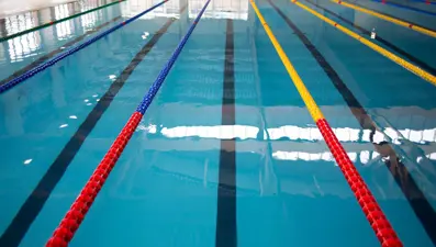 İstanbul'da yüzme havuzunda boğulma tehlikesi geçiren tıp fakültesi öğrencisi hayatını kaybetti