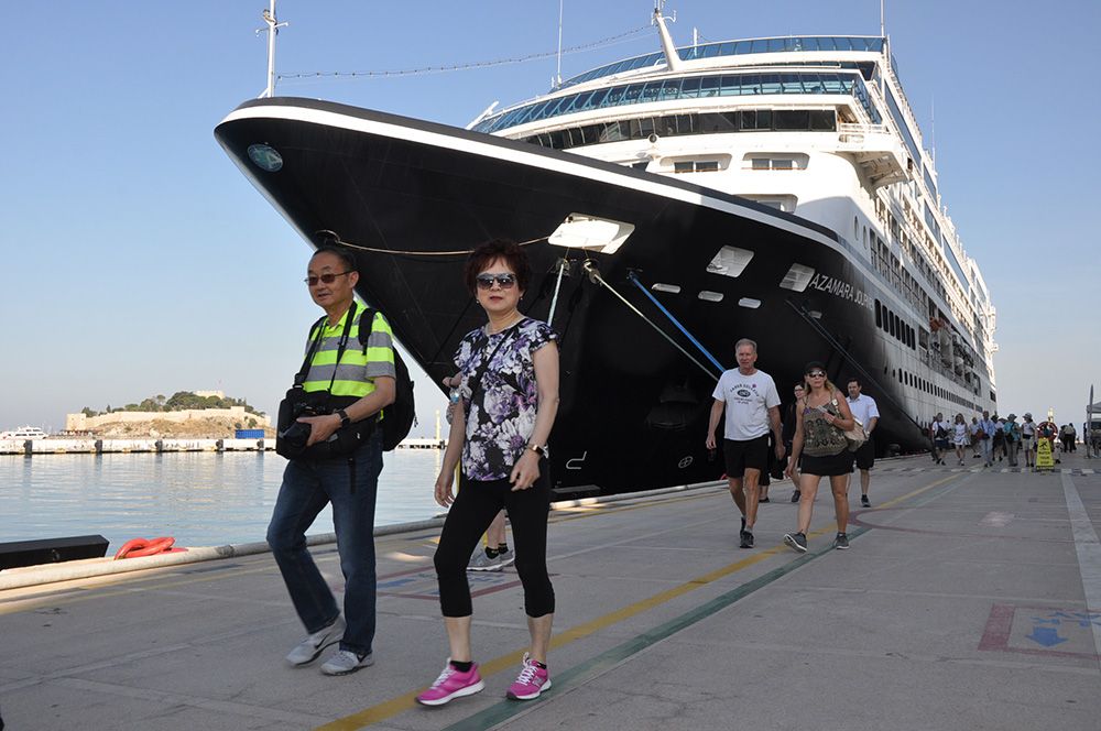 'Zenginler' Kuşadası'nda