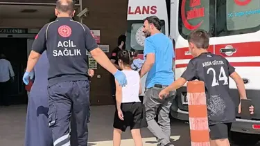 Kumbarasını açmaya çalışırken bıçakla dilini yaraladı