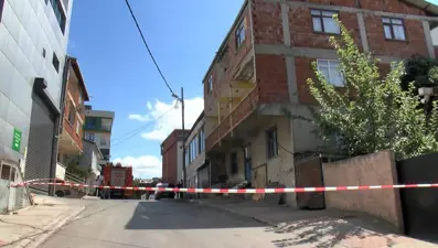İstanbul'da üç katlı bina çökme tehlikesi nedeniyle tahliye edildi